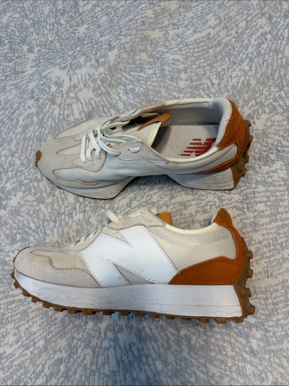 New Balance 327